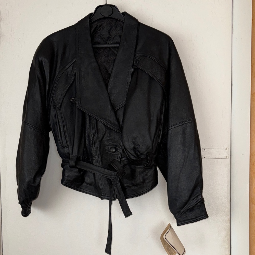 Vera Pelle Women's Vintage Black Italian Belted Leather Jacket. Size Medium. NWT
